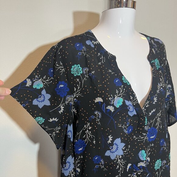 Torrid 2 Blouse Women's Floral Short Sleeve V-Neck Plus Size 2X Black Blue - Picture 4 of 7